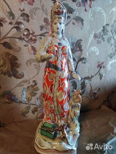Статуэтка фарфор