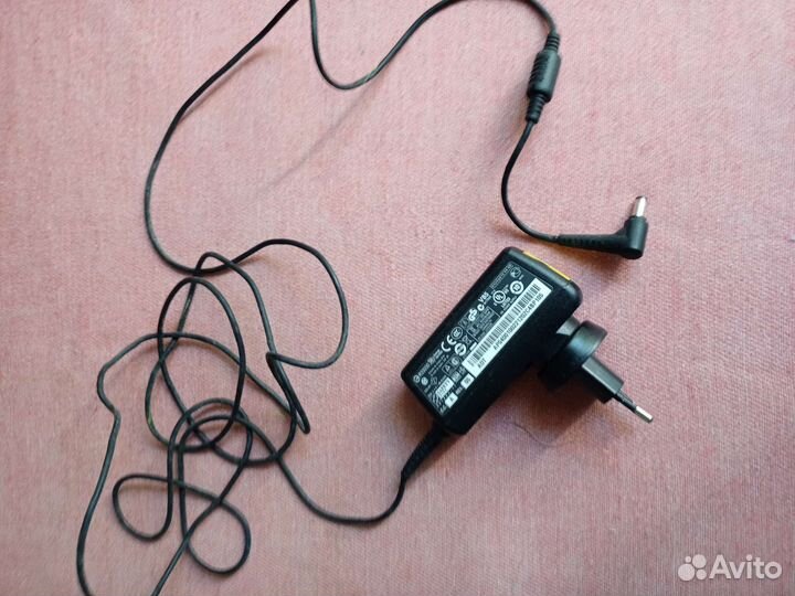 Блок питания для ноутбука 19 v 2,2 A