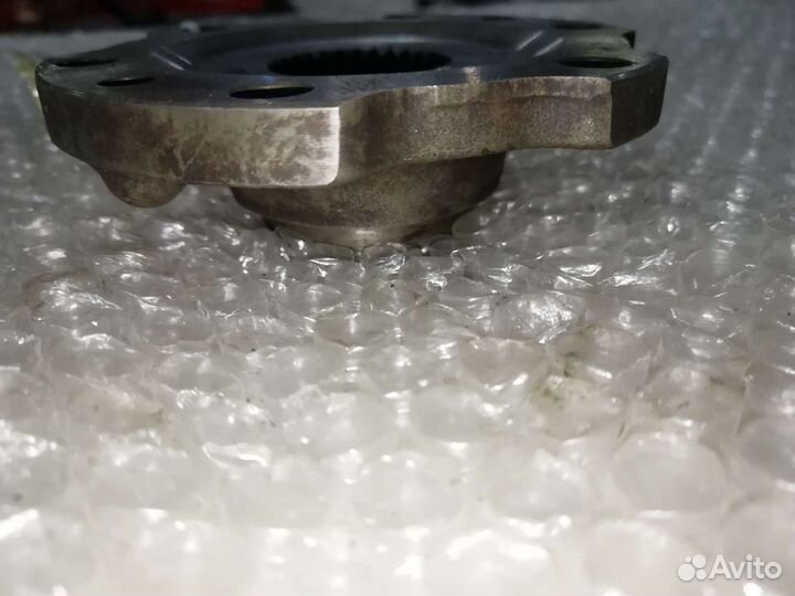 Фланец крышка ступицы toyota land cruiser 100