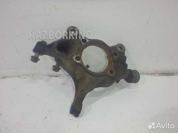 Кулак передний правый