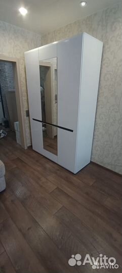 Шкаф 3х. створчатый Белый/Белый глянец Ультра