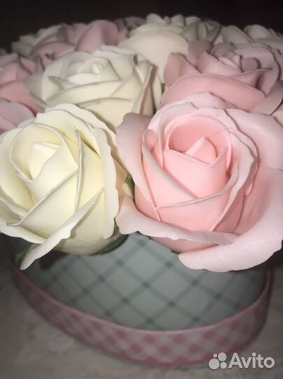 Букет из 33 мыльных роз в коробке-сердце