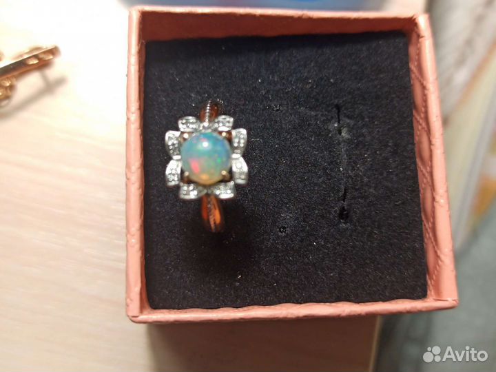 Золотой комплект с бриллиантами и опалами