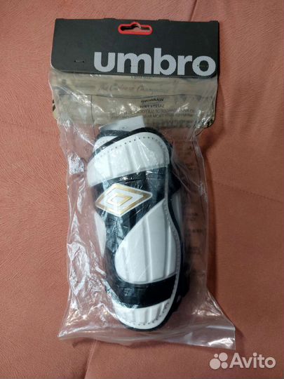 Щитки футбольные новые