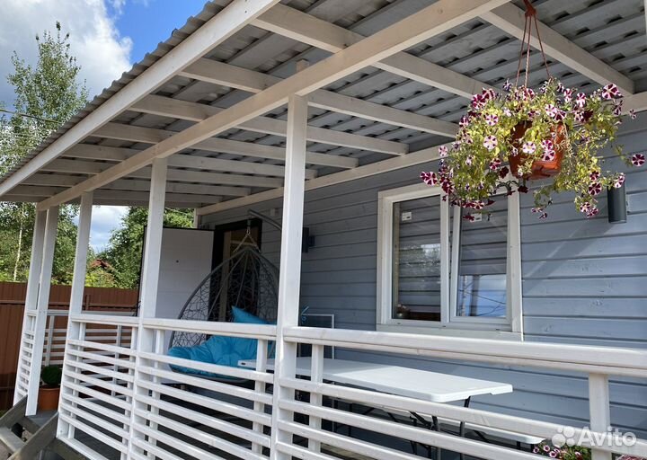 Бытовка в стиле барн с верандой. Уфимская