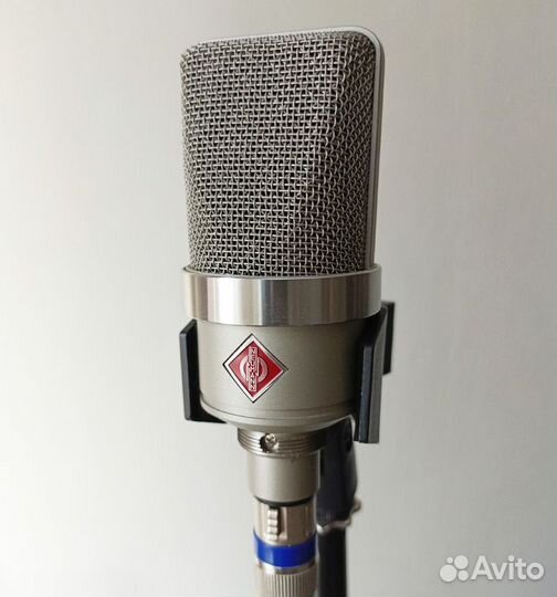 Neumann TLM 102(replica) студийный микрофон