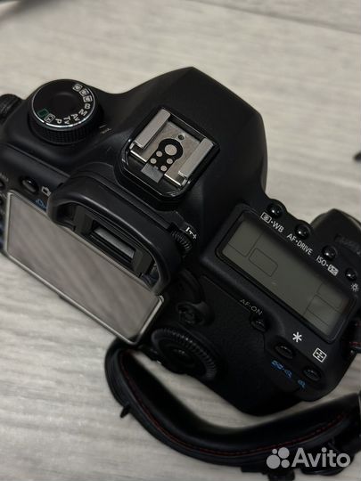 Зеркальный фотоаппарат canon