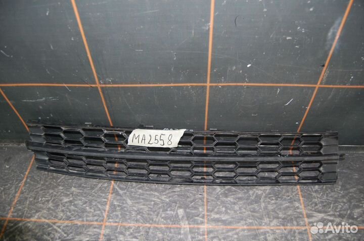 Решетка бампера переднего - Skoda Rapid