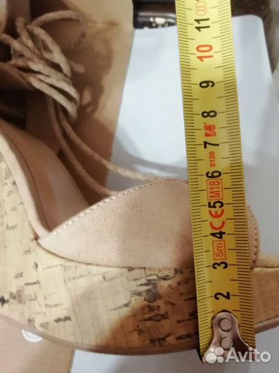 Босоножки 38