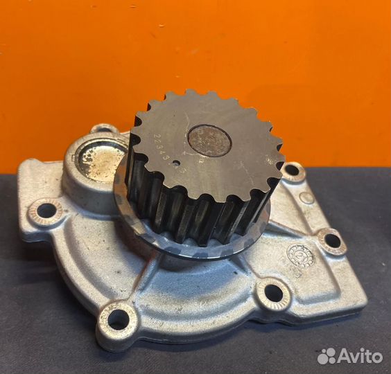 Насос водяной помпа 30751700 для Volvo S40 B4184S2