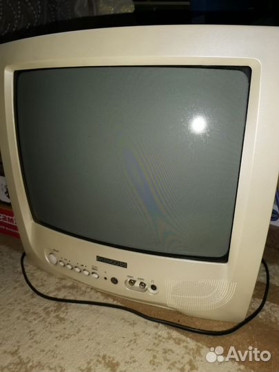Телевизор Daewoo (маленький)
