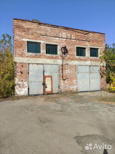 Стоянка легковых и грузовых тс