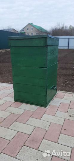 Пчелиные ульи и рамки