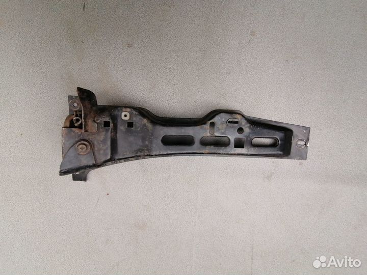 Кронштейн замка капота Chevrolet Blazer 1989-1995