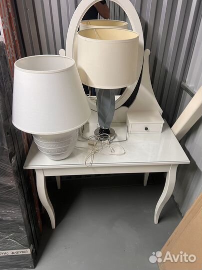 Туалетный столик с зеркалом и ящиками IKEA