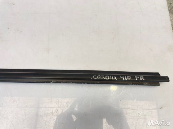 Уплотнитель стекла внешний передний правый Toyota