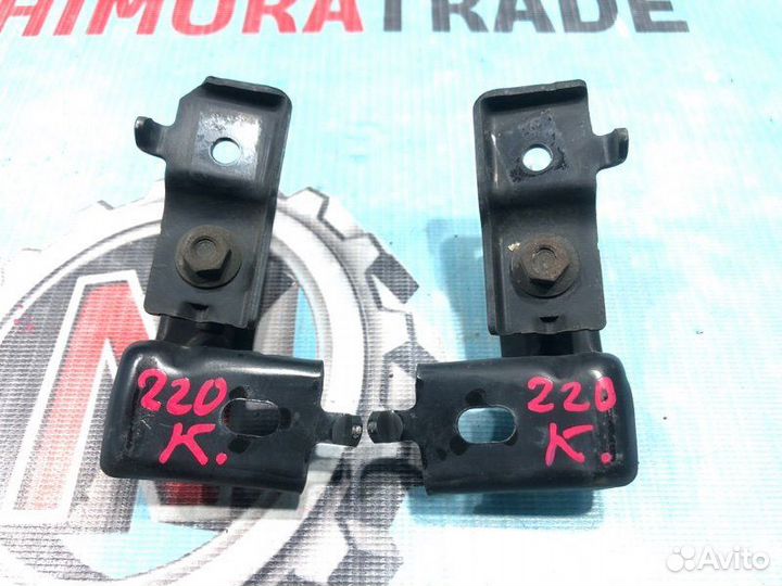 Крепление радиатора кондиционера Toyota Regius