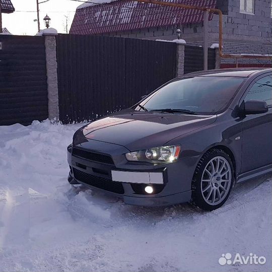Подиум под номерной знак Митцубиси Лансер 10