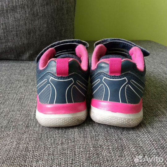 Кроссовки для девочки