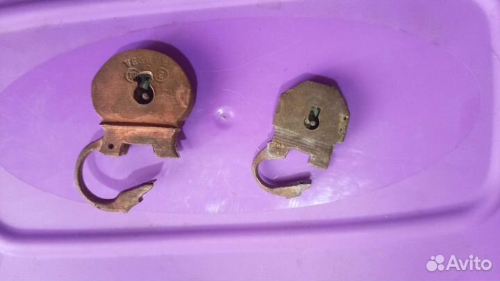 Навесной замок старинный