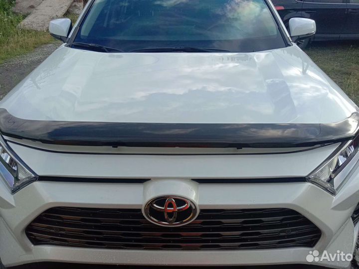 Продам дефлектор капота