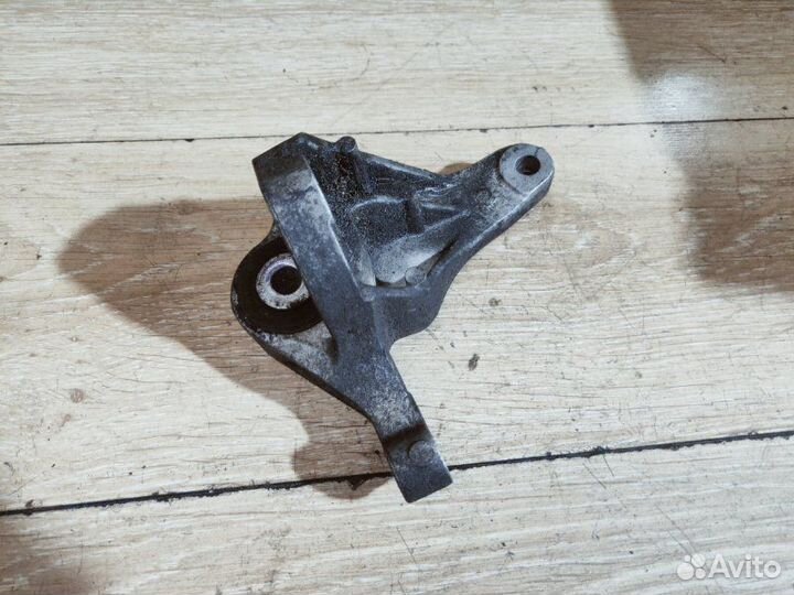 Кронштейн кпп Ford Focus 2 2.0 aoda 2006