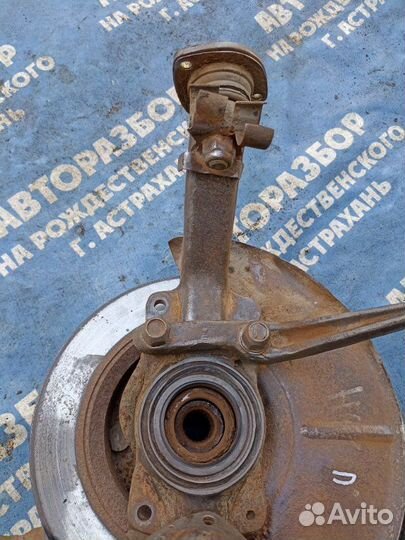 Передний правый поворотный кулак Ваз Нива 2121