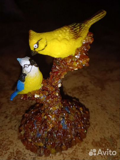 Сувенир ручной работы из янтаря