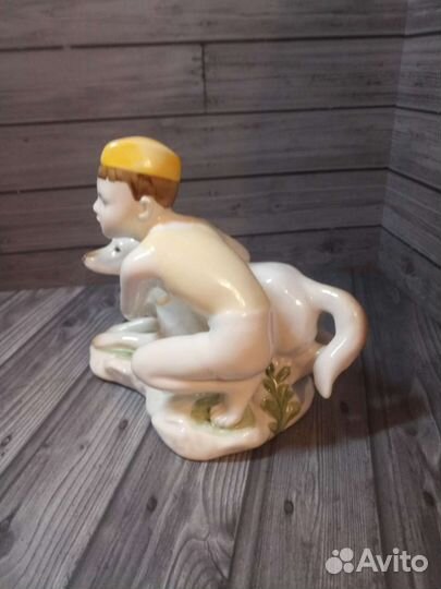 Юный пограничник с собакой