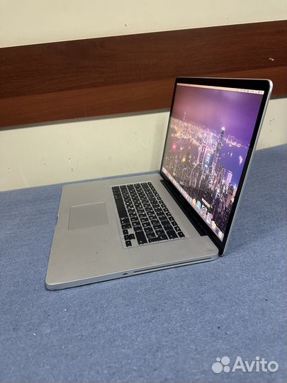 Apple MacBook Pro 17 2011 года