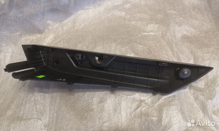 Держатель задней полки правый Kia Ceed II