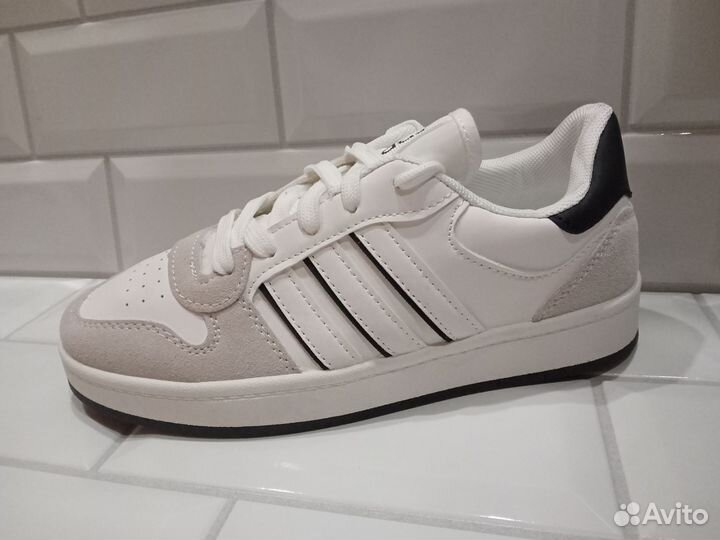 Кроссовки Adidas женские/подростковые