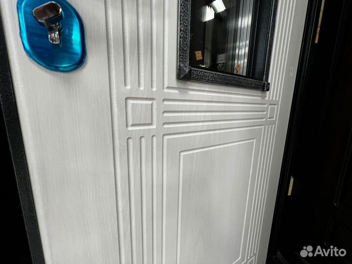 Входная дверь Венеция со стеклопакетом и ковкой