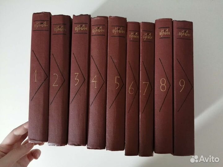 Книги Толстого, Бунина, Паустовского,Чехова