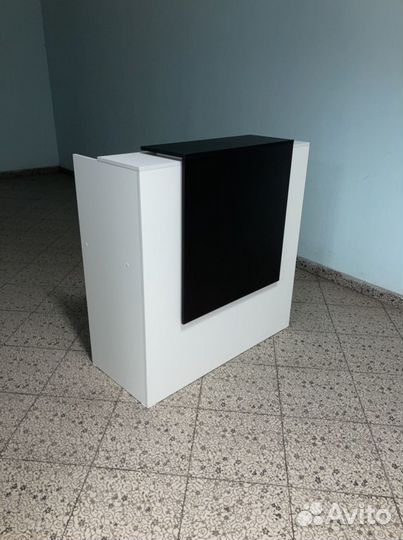 Стол ресепшен