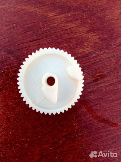 Шестерëнка замка багажника Поло седан