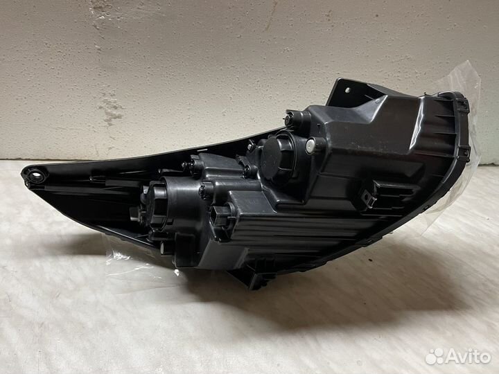 Фара hyundai ix35 левая/правая 2010