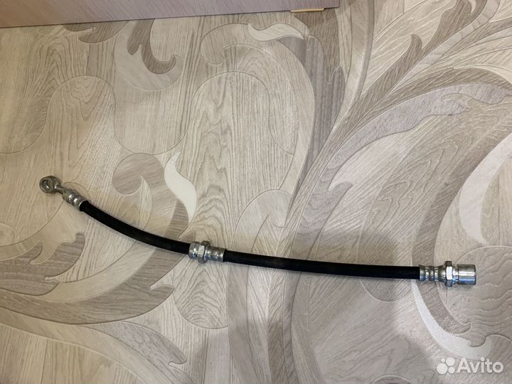 Тормозной шланг передний левый