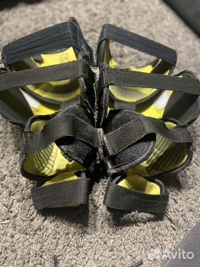 Вратарская защита колений bauer