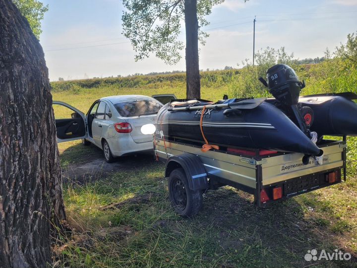 Лодка с мотром