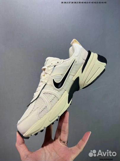 Кроссовки Nike V2K Run Runtekk бежевые