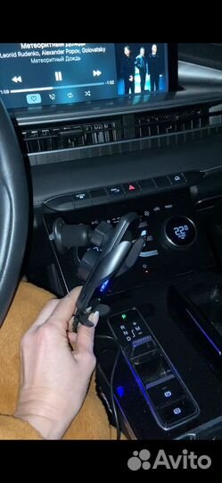 Держатель для телефона в машину