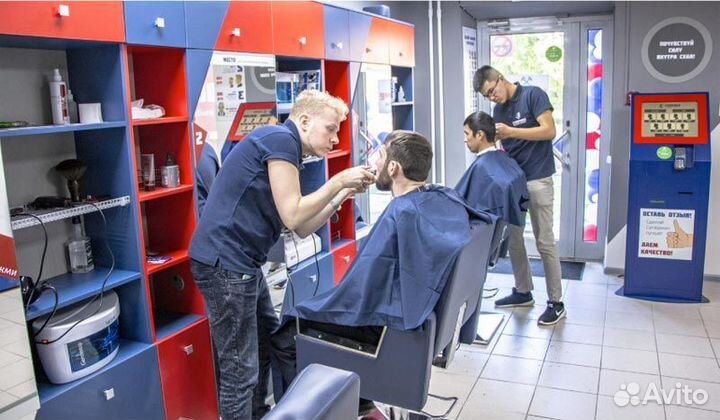 Парикмахер (барбер)