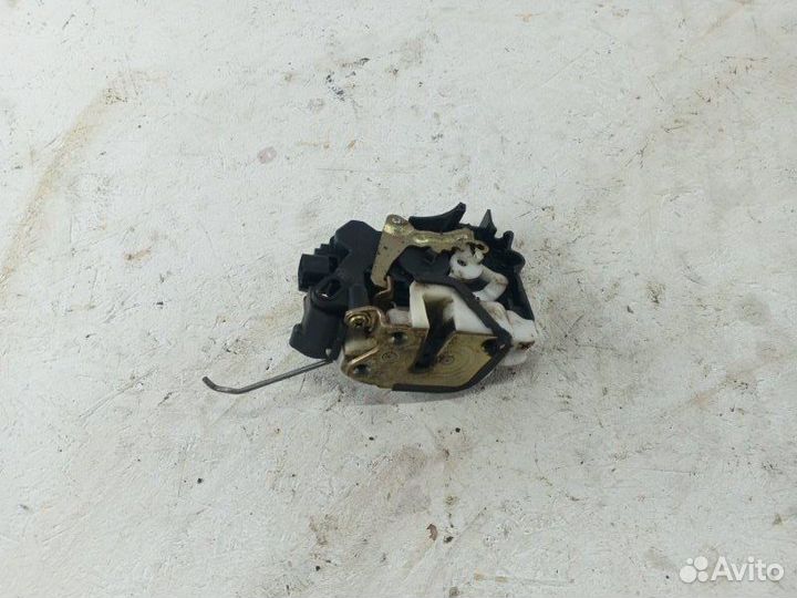 Замок двери передний правый Mitsubishi Lancer 9