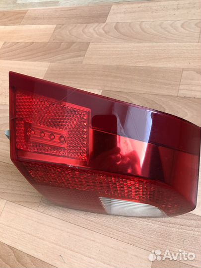 Фонарь левый наружный Volvo XC70 2