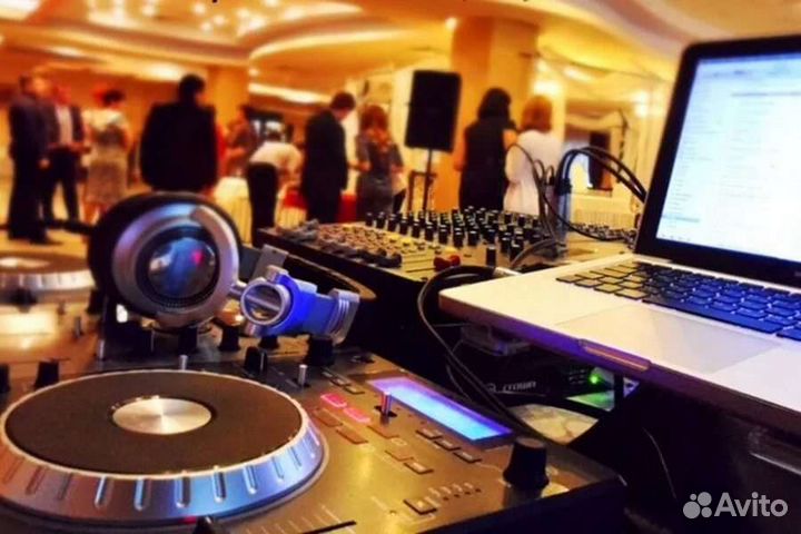 Диджей ведущий звукорежиссер музыкант