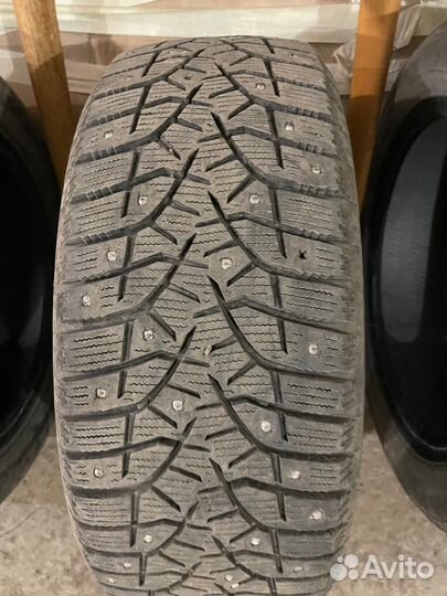 Bridgestone Blizzak Spike-02 205/55 R16