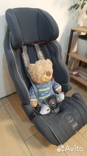 Автомобильное кресло chicco