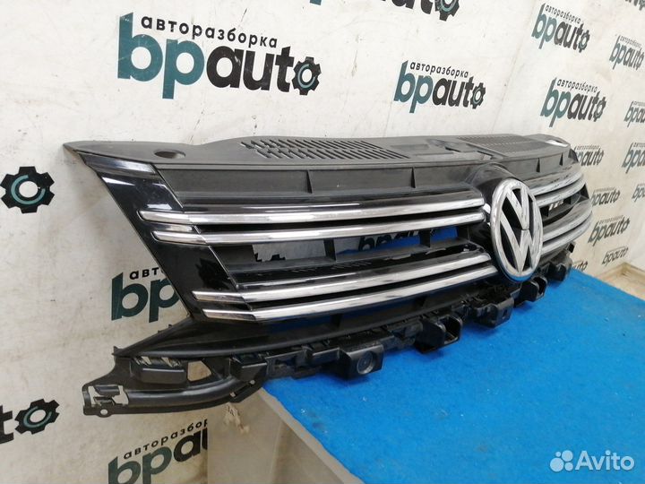 Решетка радиатора 5N0853653E Volkswagen Tiguan I