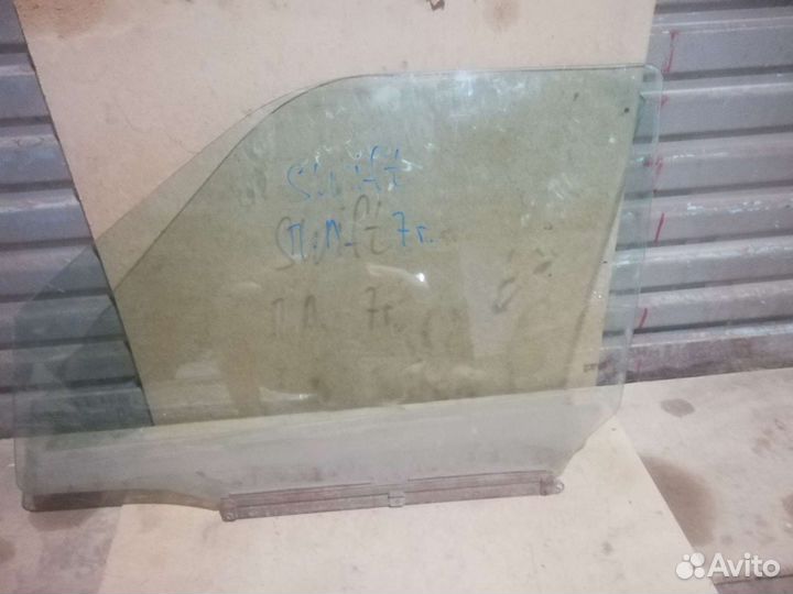 Стекло передней левой двери Suzuki Swift 3 / Сузук